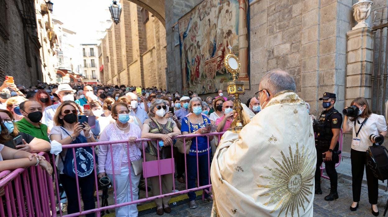 Las imágenes de un Corpus de Toledo a medio gas