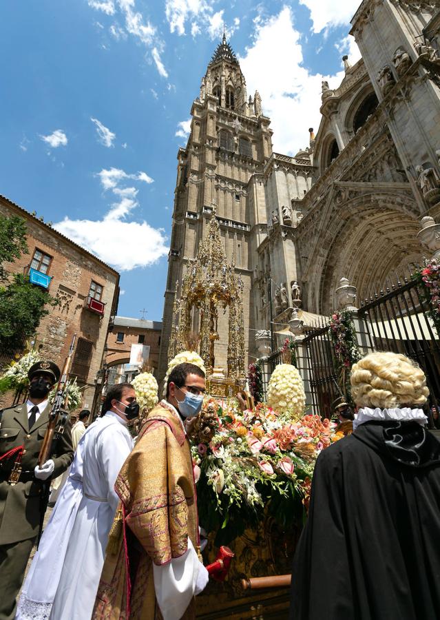 Las imágenes de un Corpus de Toledo a medio gas