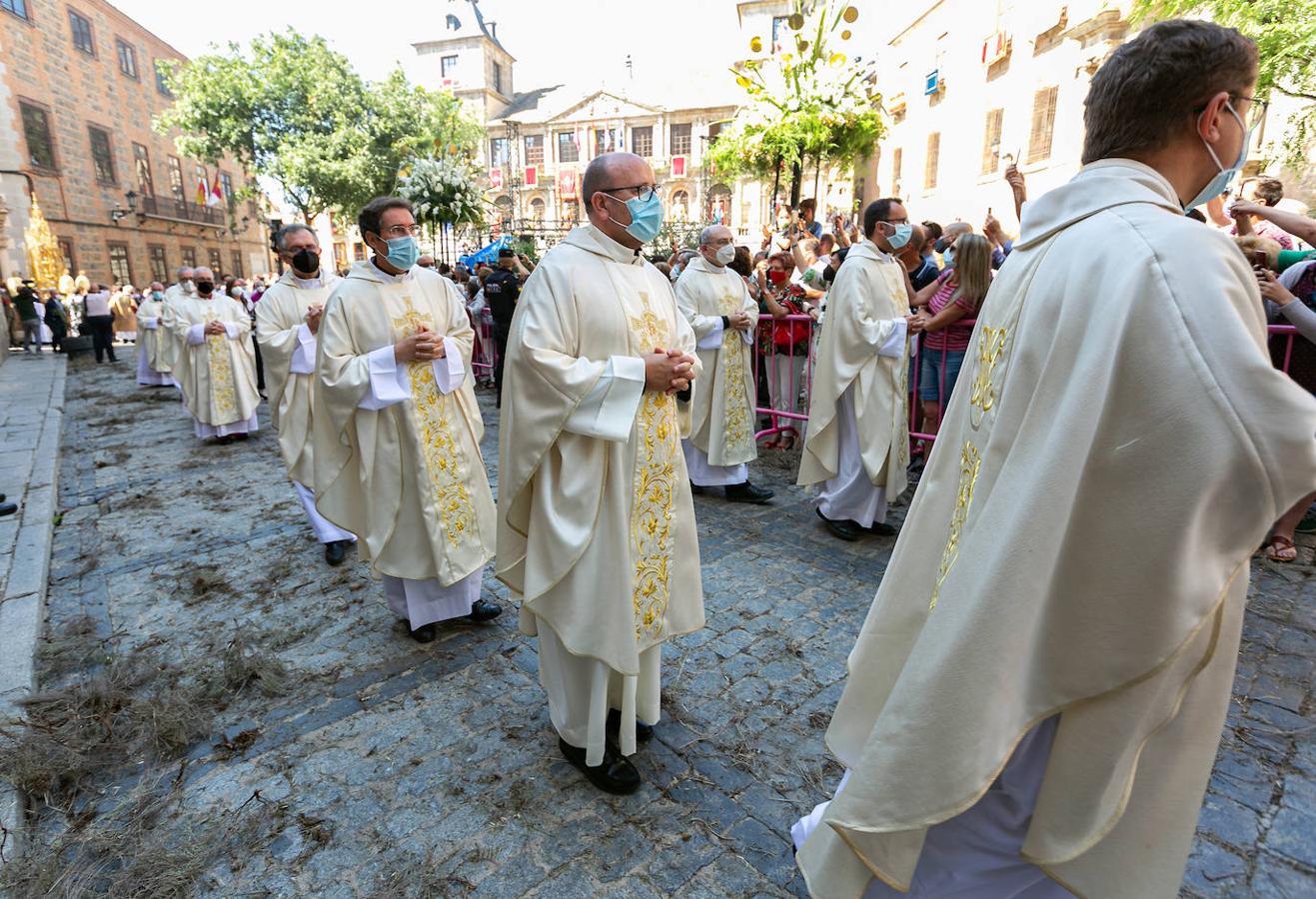 Las imágenes de un Corpus de Toledo a medio gas