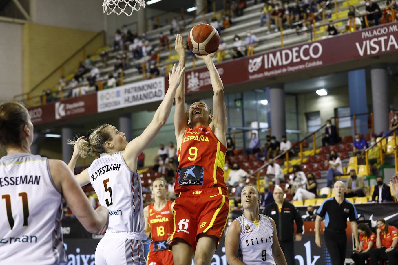 Las mejores imágenes del partido de baloncesto España-Bélgica en Córdoba