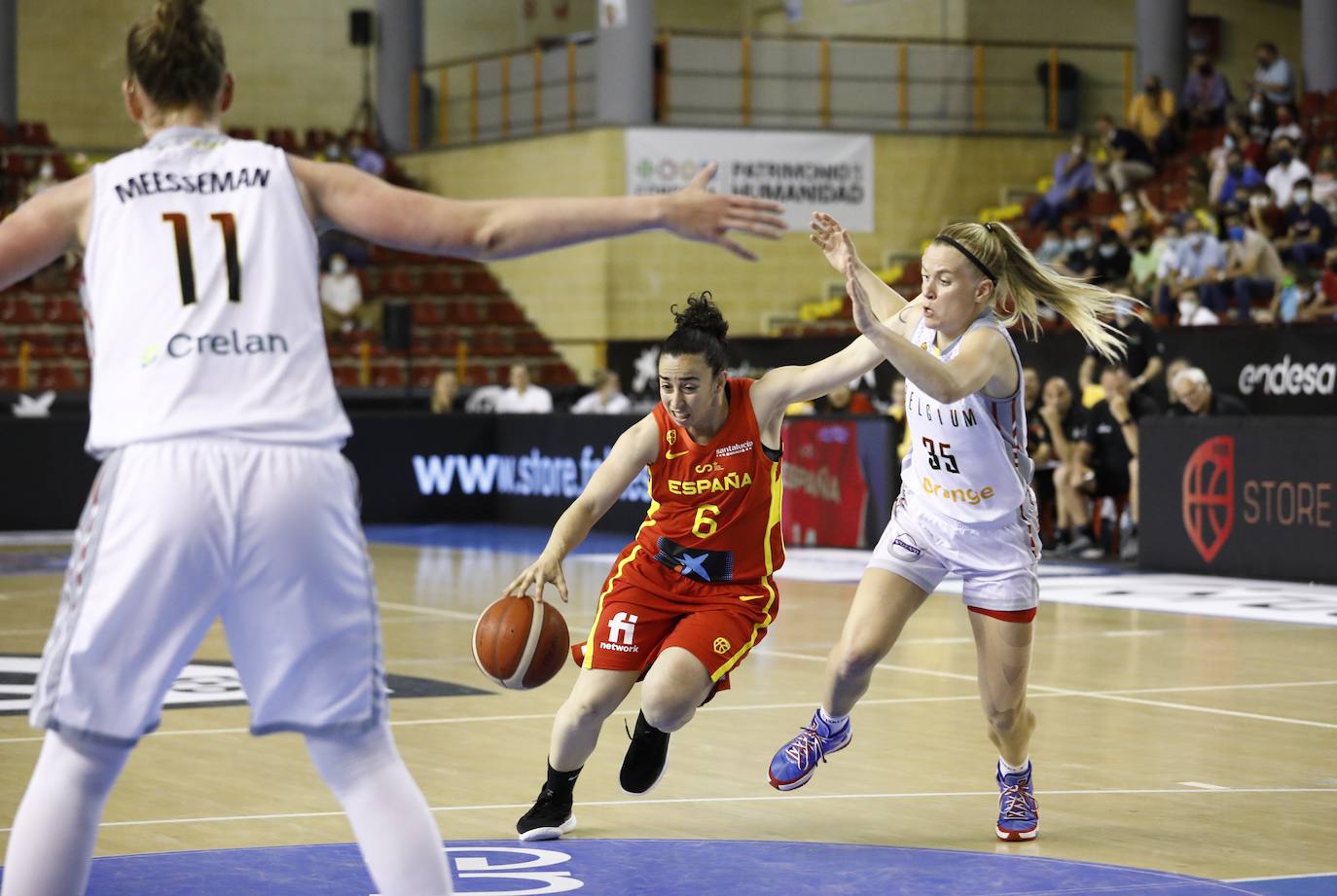 Las mejores imágenes del partido de baloncesto España-Bélgica en Córdoba