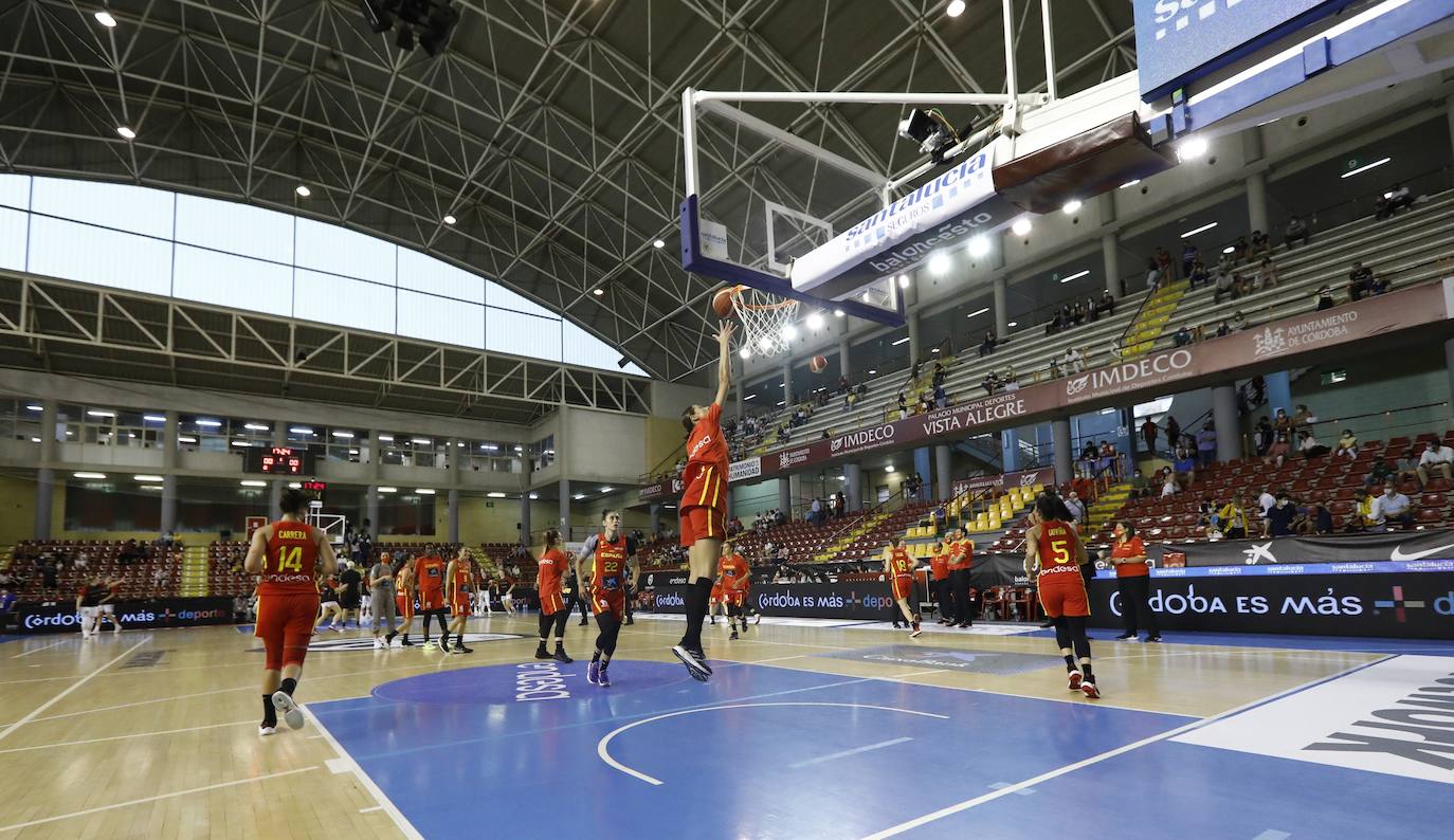 Las mejores imágenes del partido de baloncesto España-Bélgica en Córdoba