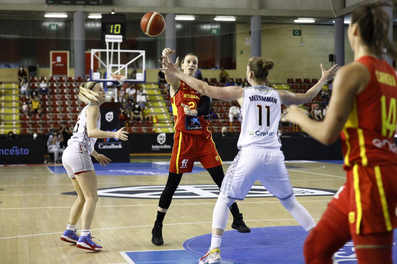 Las mejores imágenes del partido de baloncesto España-Bélgica en Córdoba