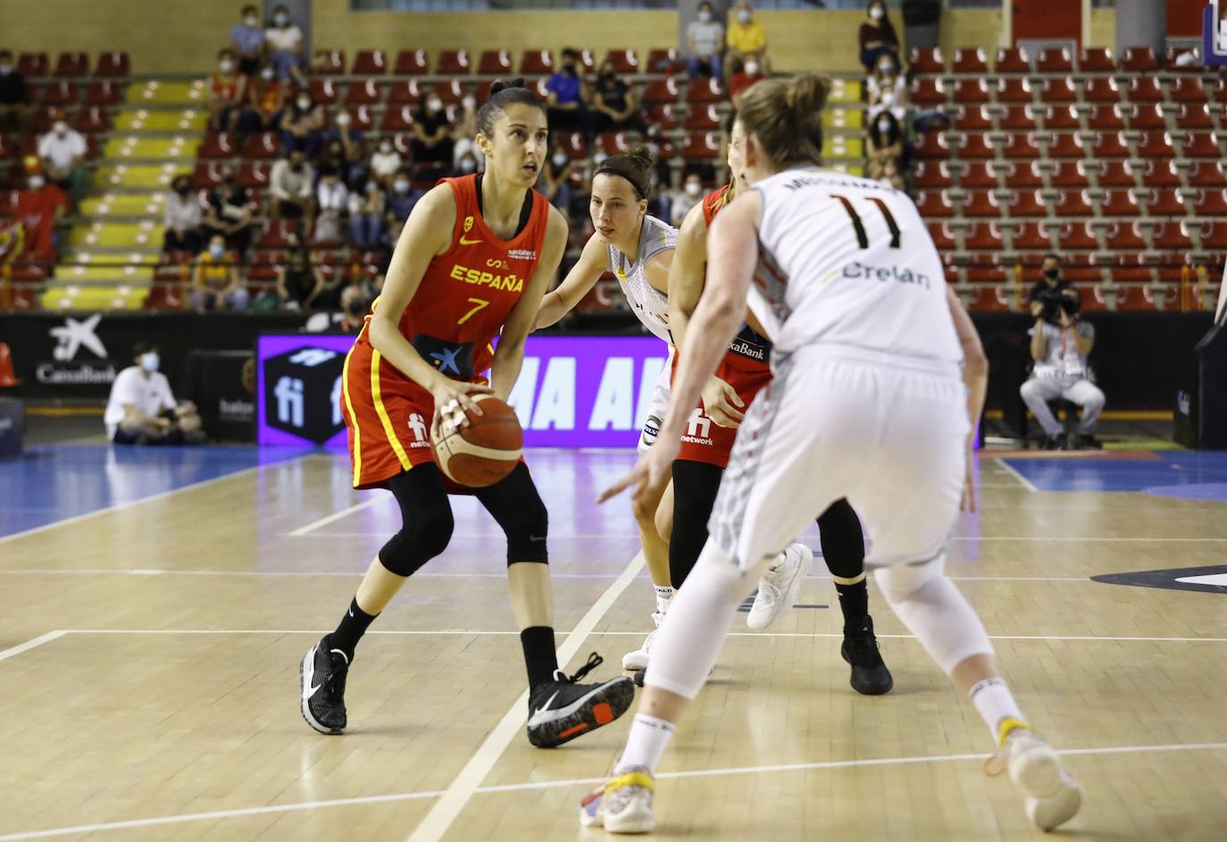 Las mejores imágenes del partido de baloncesto España-Bélgica en Córdoba