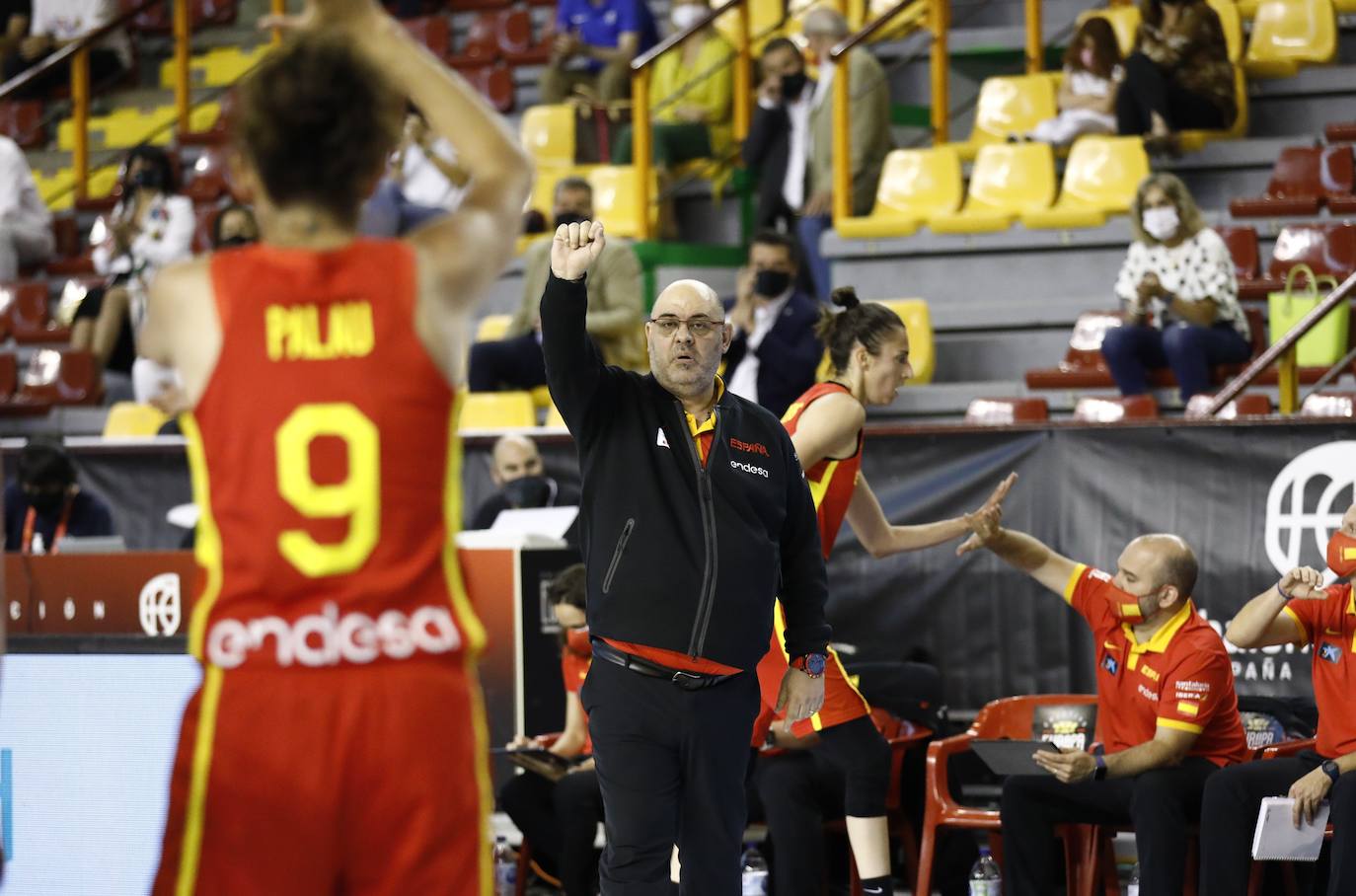 Las mejores imágenes del partido de baloncesto España-Bélgica en Córdoba