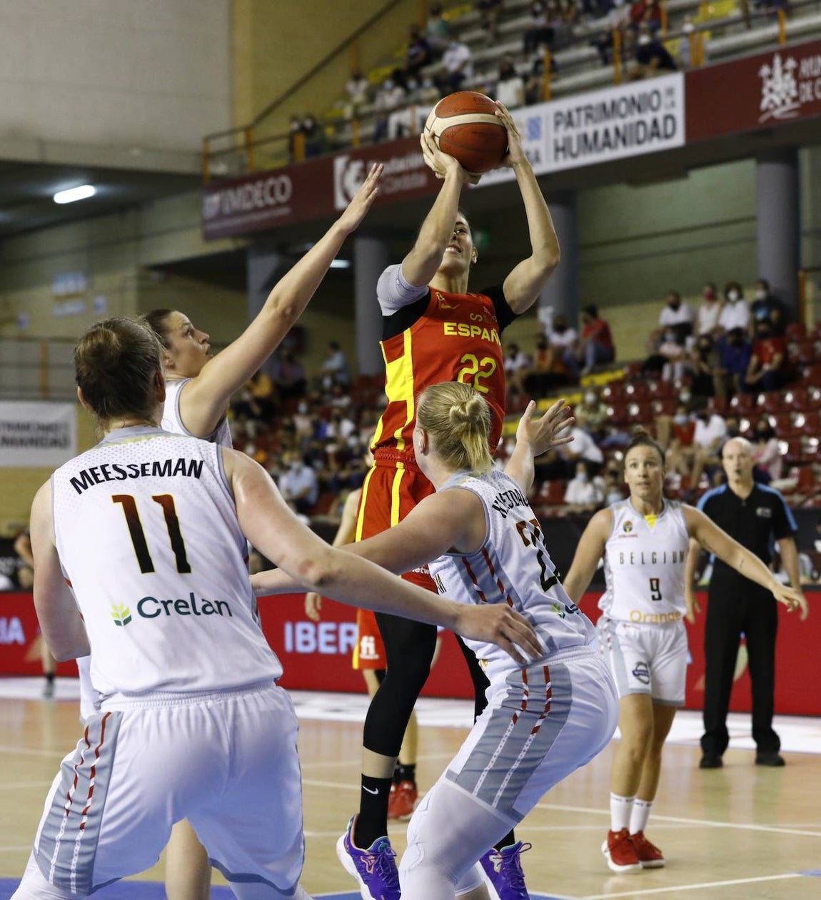 Las mejores imágenes del partido de baloncesto España-Bélgica en Córdoba