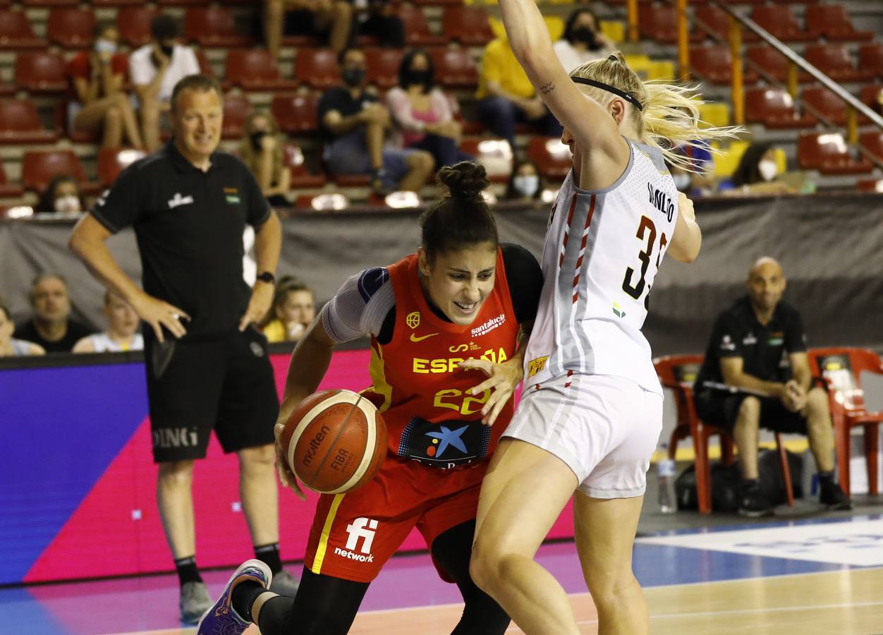 Las mejores imágenes del partido de baloncesto España-Bélgica en Córdoba