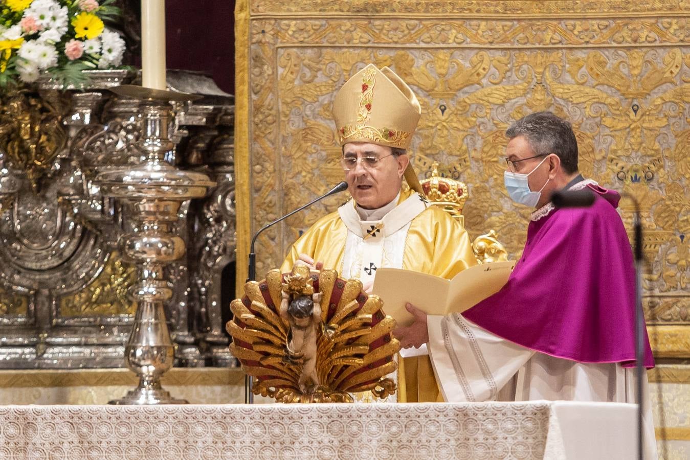 Misa solemne de despedida de monseñor Asenjo en la Catedral de Sevilla