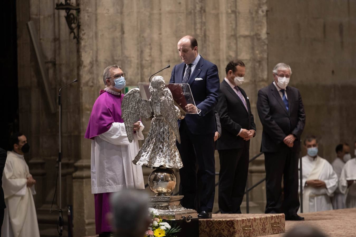 Misa solemne de despedida de monseñor Asenjo en la Catedral de Sevilla