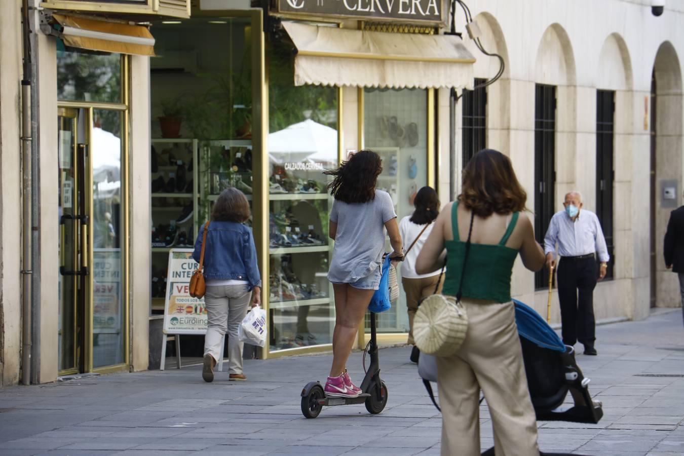 El auge de los patinetes eléctricos en Córdoba, en imágenes