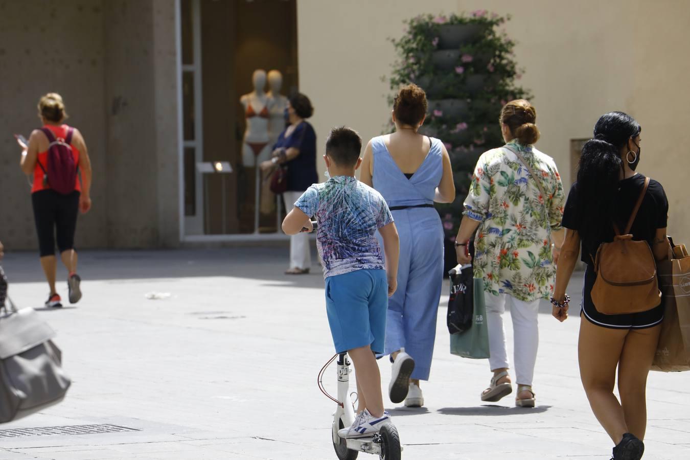 El auge de los patinetes eléctricos en Córdoba, en imágenes