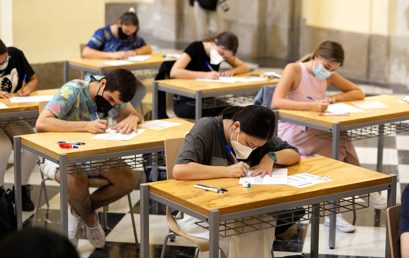 Comienzan las pruebas de Selectividad en Toledo, en imágenes