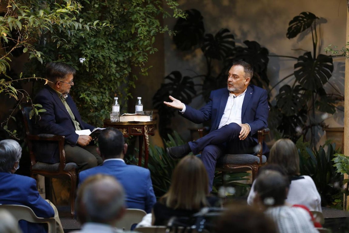 La presencia de Sánchez Adalid en el Foro Cultural de ABC Córdoba, en imágenes