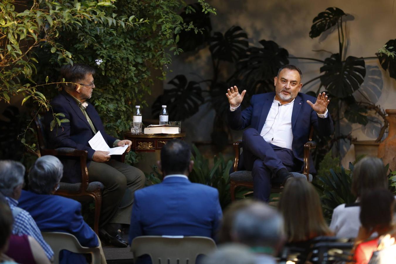 La presencia de Sánchez Adalid en el Foro Cultural de ABC Córdoba, en imágenes