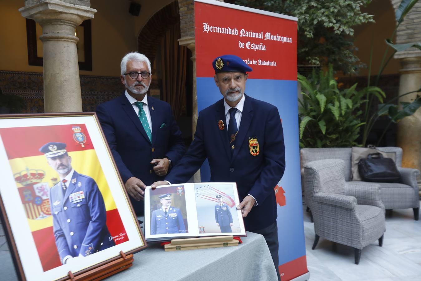 La exposición del Rey Felipe VI en el Círculo de la Amistad de Córdoba, en imágenes