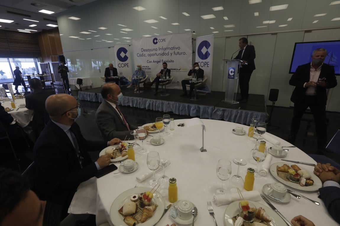 En imágenes: Desayuno informativo &#039;Cádiz, oportunidad y futuro