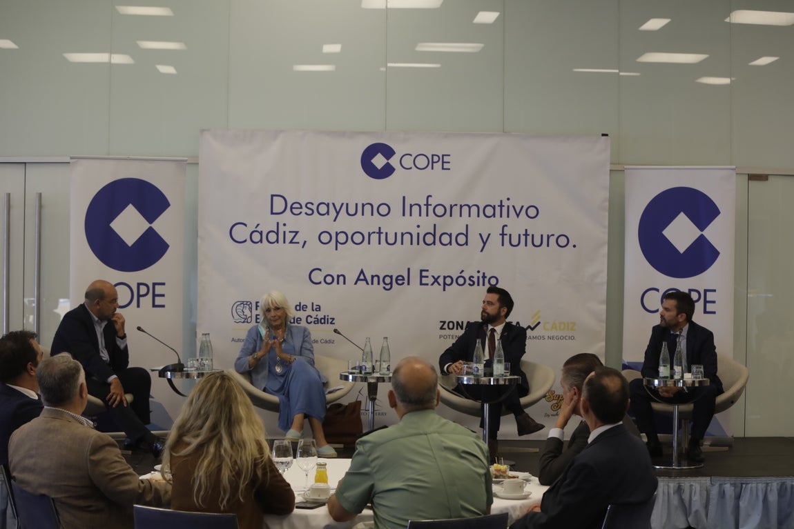 En imágenes: Desayuno informativo &#039;Cádiz, oportunidad y futuro