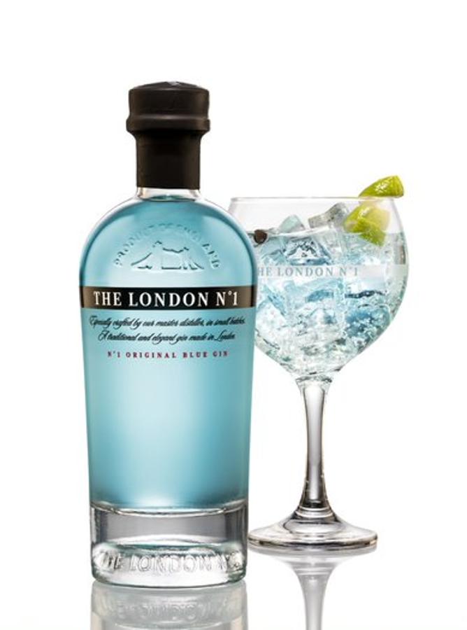 The London Nº1. Una ginebra única con una personalidad propia, sofisticada y elegante que se elabora en pequeñas producciones en Londres. La exclusiva y refinada mezcla de sus 12 botánicos le otorga esa complejidad tan especial. El resultado es una ginebra limpia y cristalina, de un hermoso color azul turquesa, con un aroma fino y elegante y un sabor suave y especiado. Una suma de detalles que conducen a la armonía. Gracias a sus refrescantes notas balsámicas y enebro, The London Nº1 es ideal en diferentes cócteles y muy especialmente para la preparación del gin &amp; tonic. (29,90€)