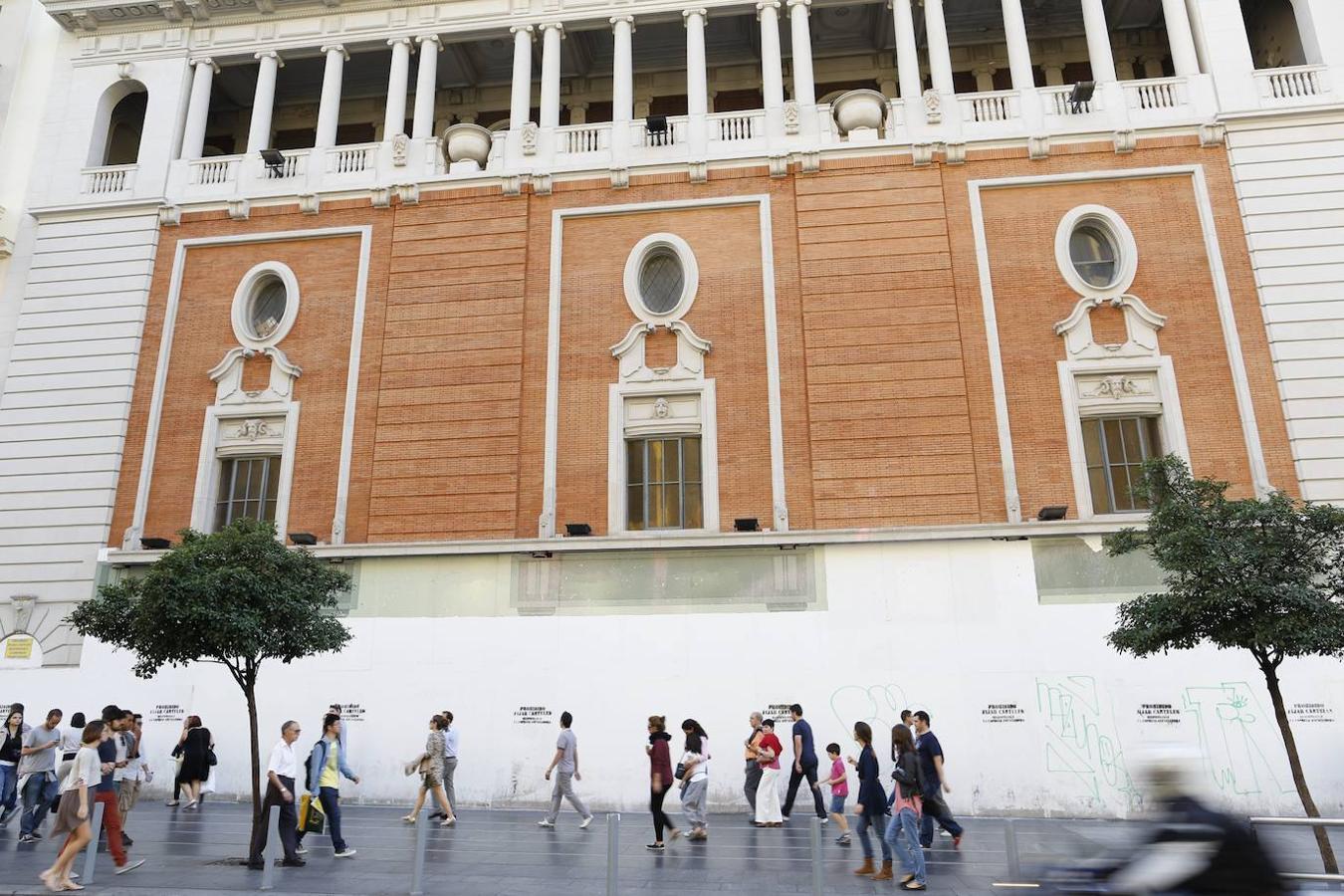 Palacio de la Música. Tras doce años cerrado en plena Gran Vía, el Ayuntamiento concedió el año pasado la licencia de reforma que permitirá reabrirlo como teatro.. 