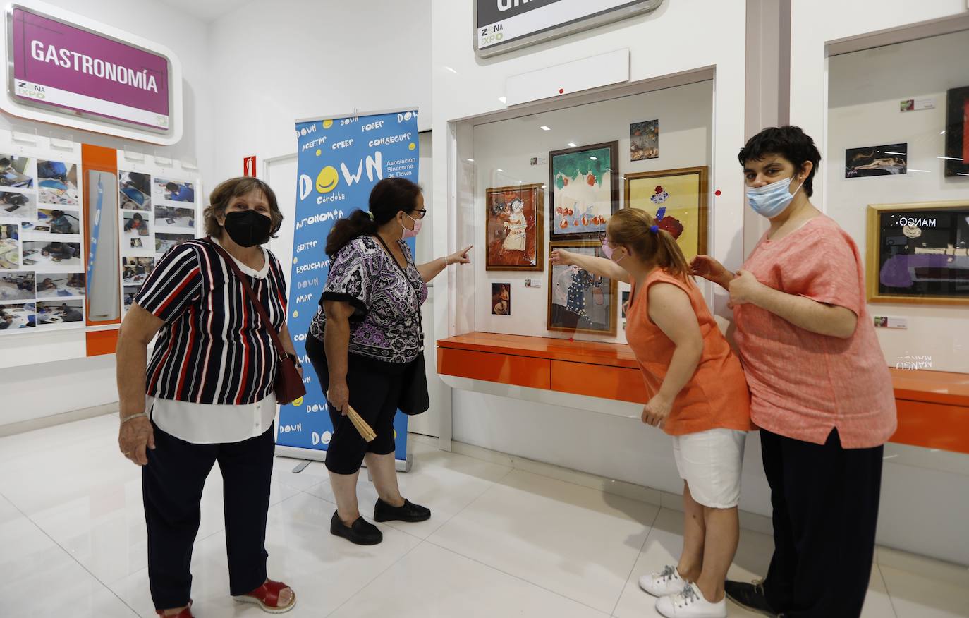 La exposición de Down Córdoba en el centro comercial La Sierra, en imágenes