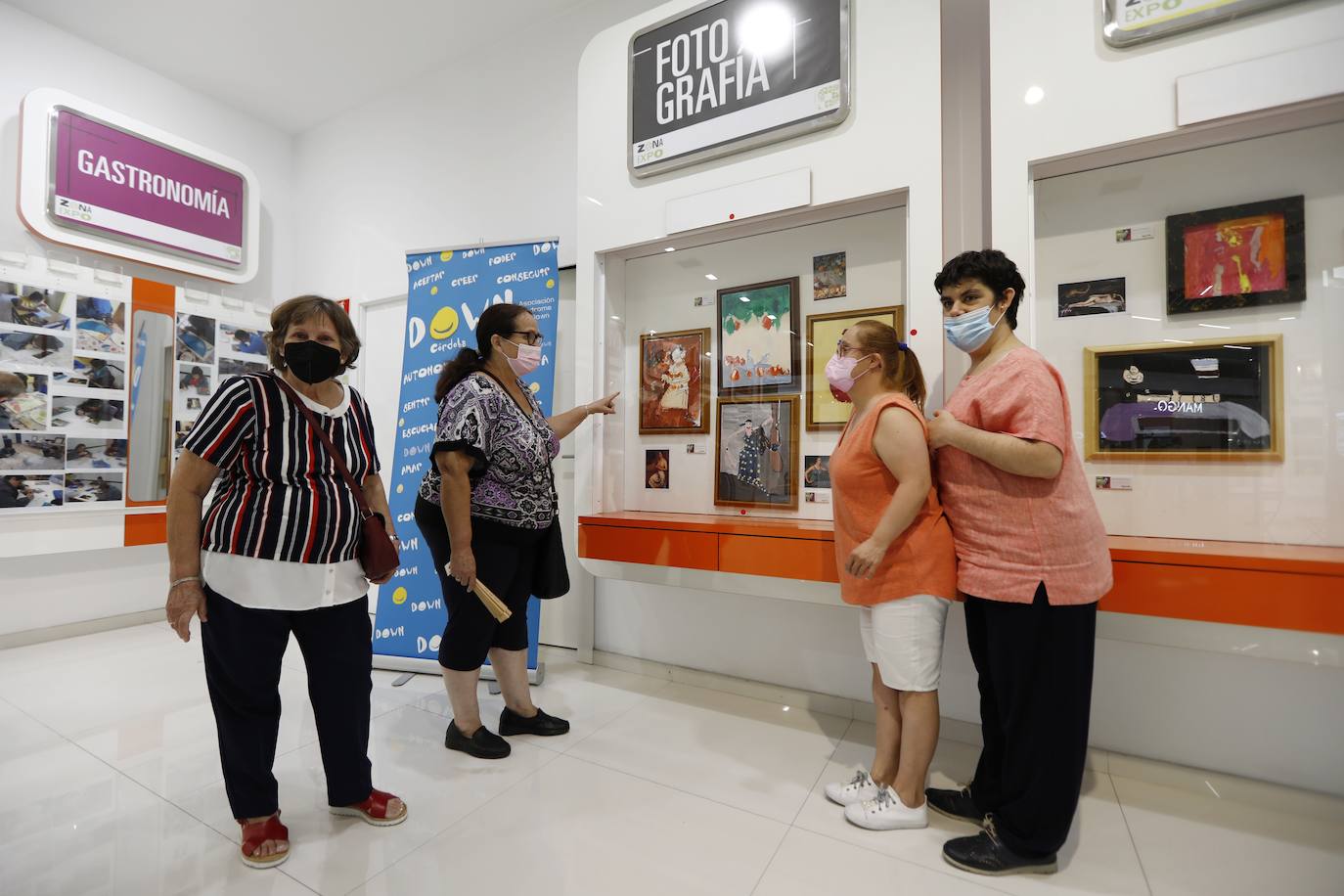 La exposición de Down Córdoba en el centro comercial La Sierra, en imágenes