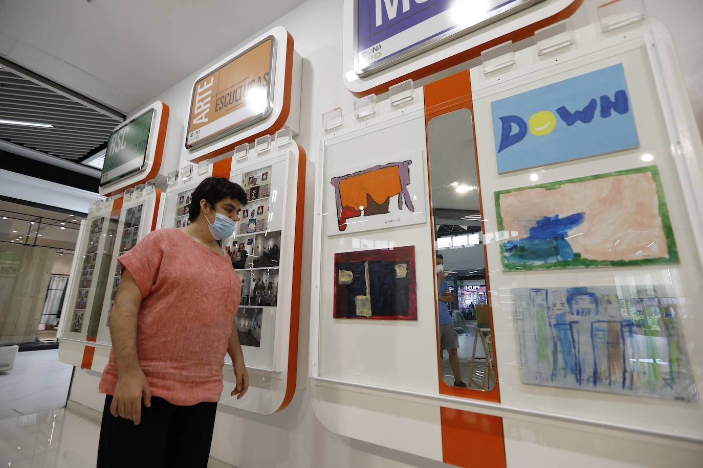 La exposición de Down Córdoba en el centro comercial La Sierra, en imágenes