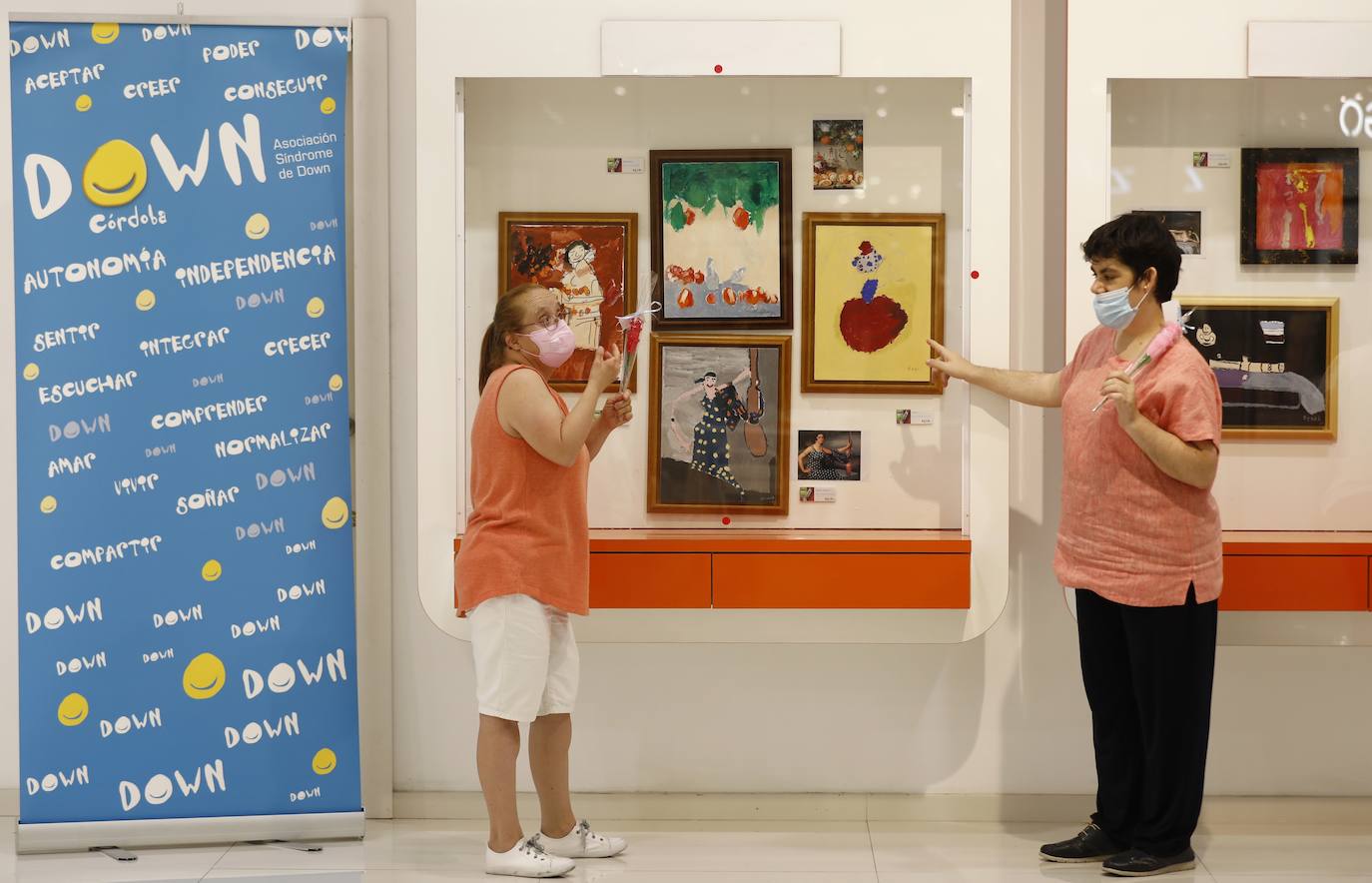 La exposición de Down Córdoba en el centro comercial La Sierra, en imágenes