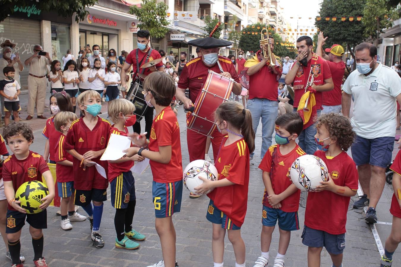 Eurocopa 2021: Manolo el del Bombo calienta motores en Sevilla