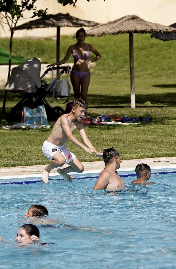 La piscina de la calle Marbella de Córdoba, en imágenes