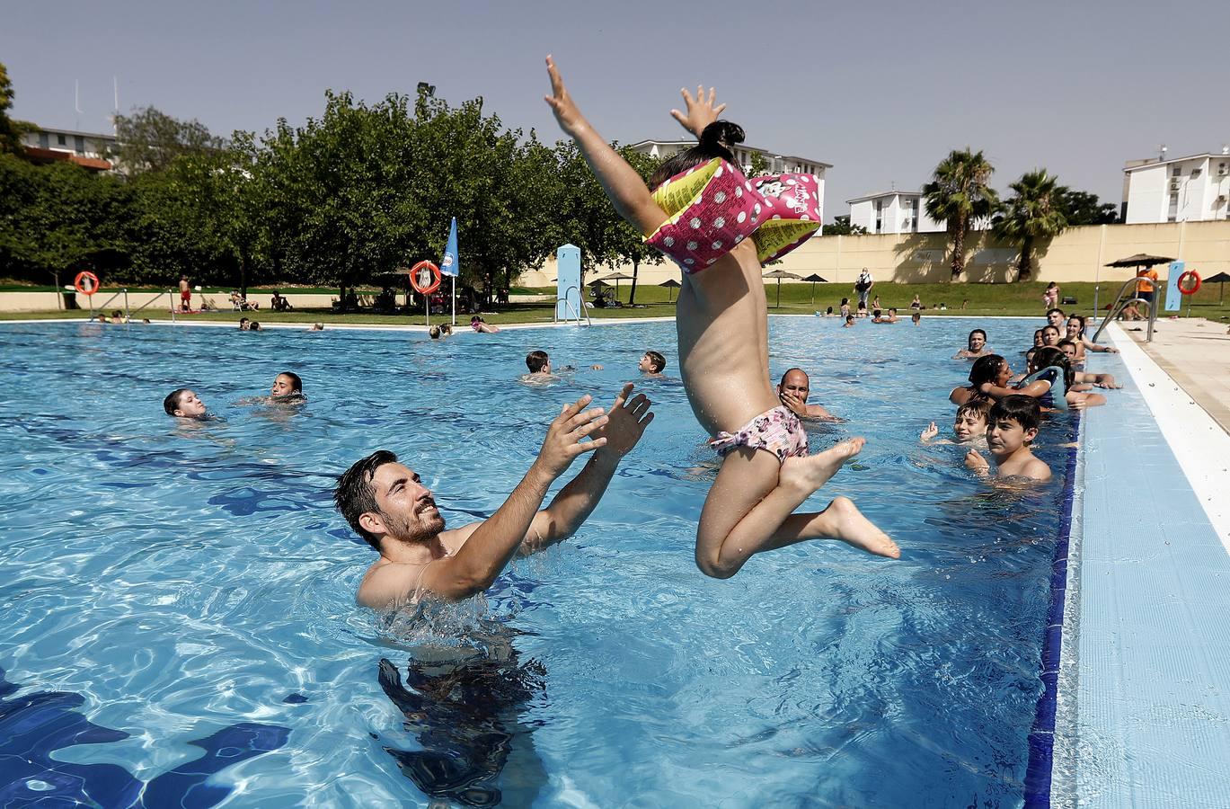 La piscina de la calle Marbella de Córdoba, en imágenes