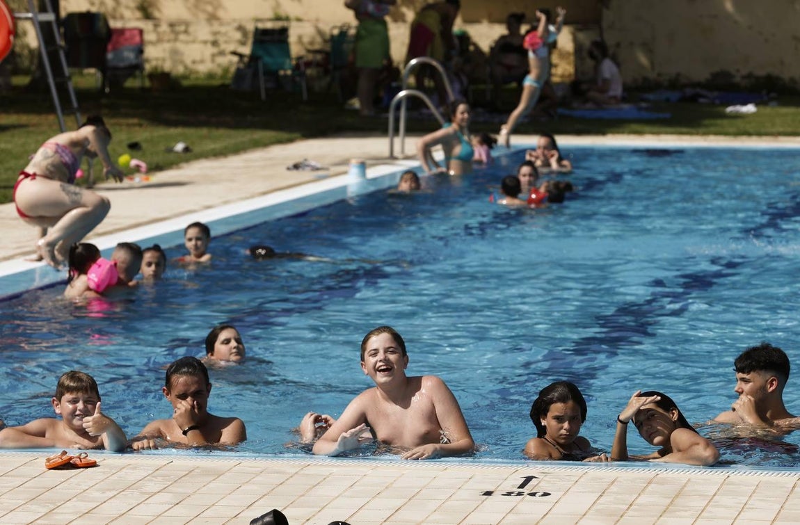 La piscina de la calle Marbella de Córdoba, en imágenes