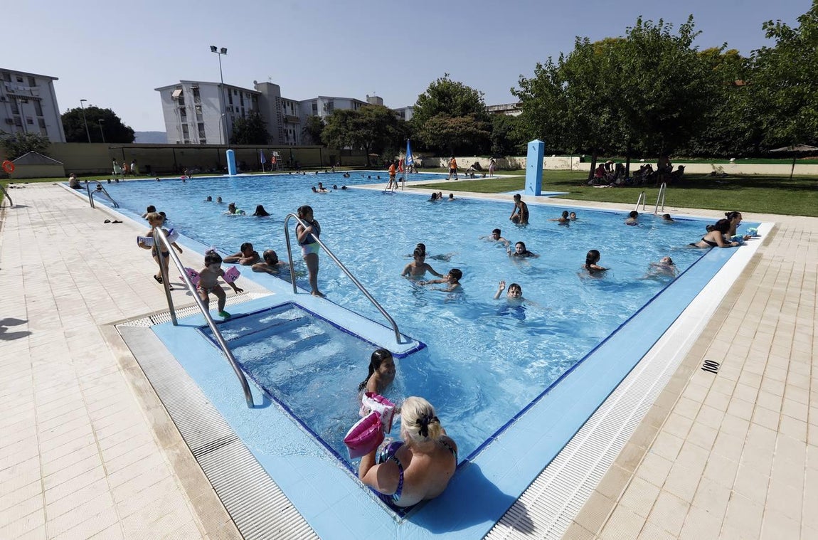 La piscina de la calle Marbella de Córdoba, en imágenes