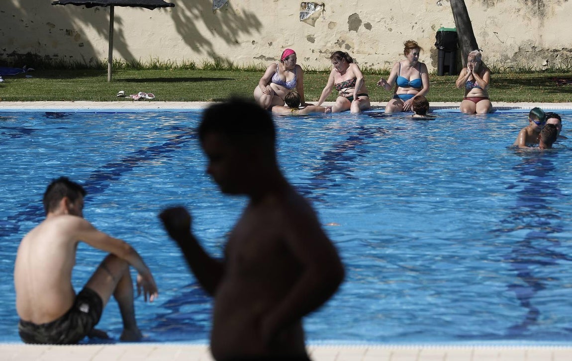La piscina de la calle Marbella de Córdoba, en imágenes