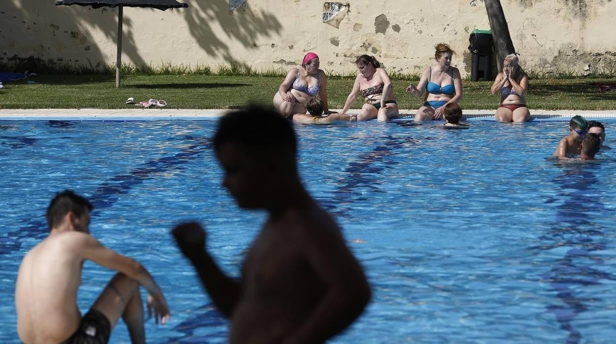 La piscina de la calle Marbella de Córdoba, en imágenes