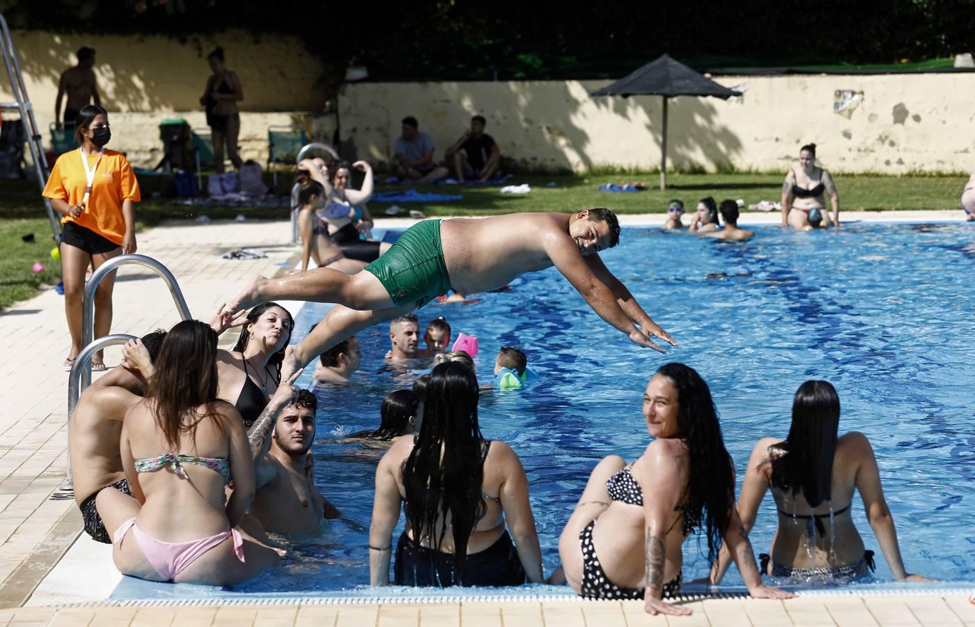 La piscina de la calle Marbella de Córdoba, en imágenes