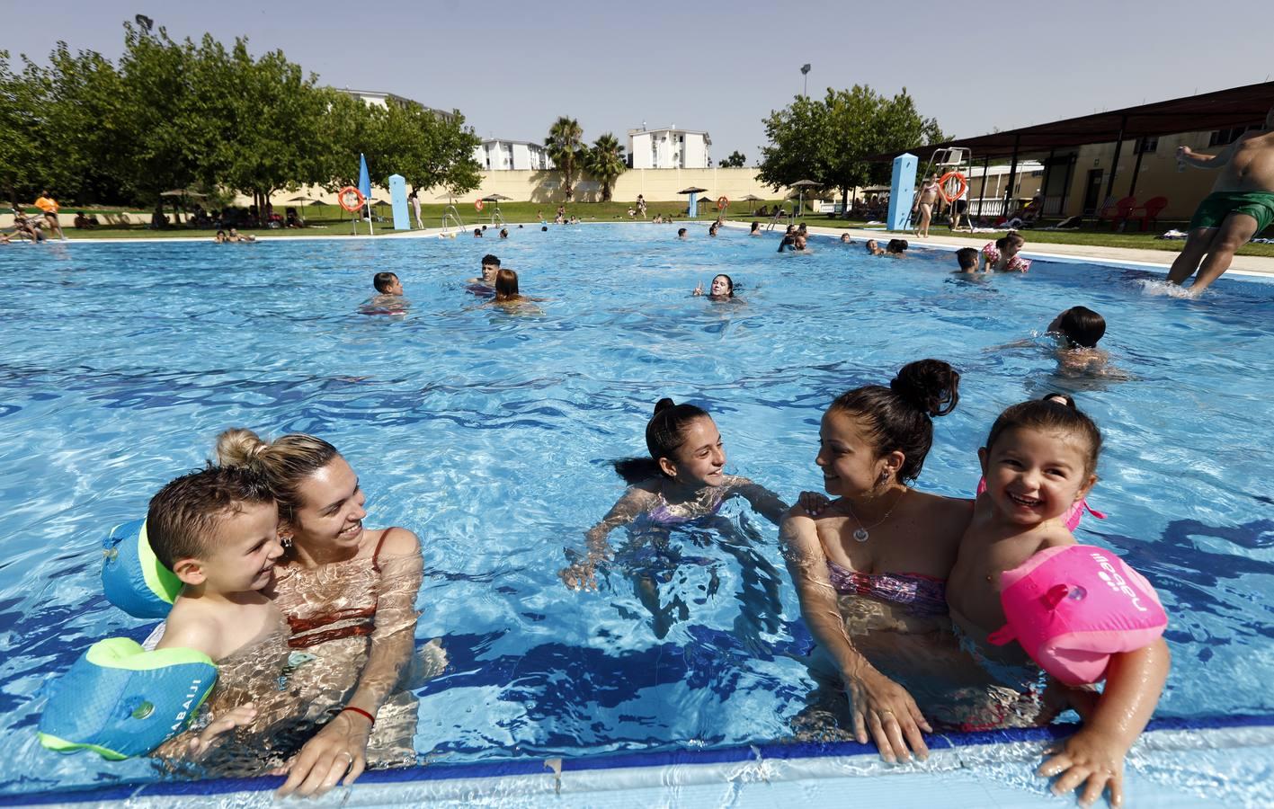 La piscina de la calle Marbella de Córdoba, en imágenes