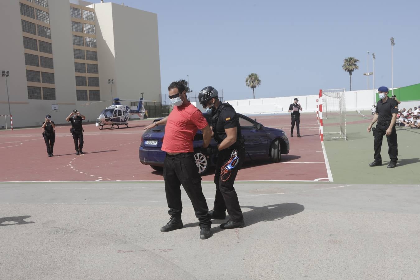 Fotos: La clase magistral de la Policía en el colegio San José-Esclavas de Cádiz