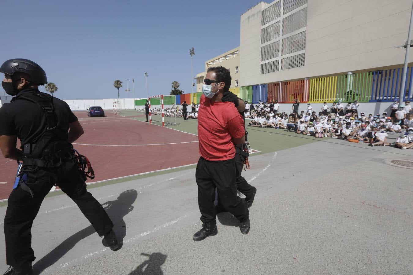 Fotos: La clase magistral de la Policía en el colegio San José-Esclavas de Cádiz