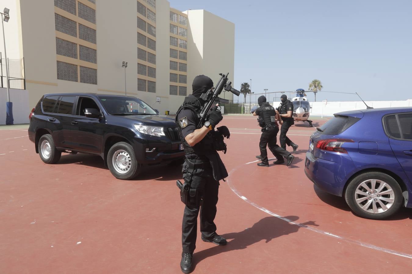 Fotos: La clase magistral de la Policía en el colegio San José-Esclavas de Cádiz