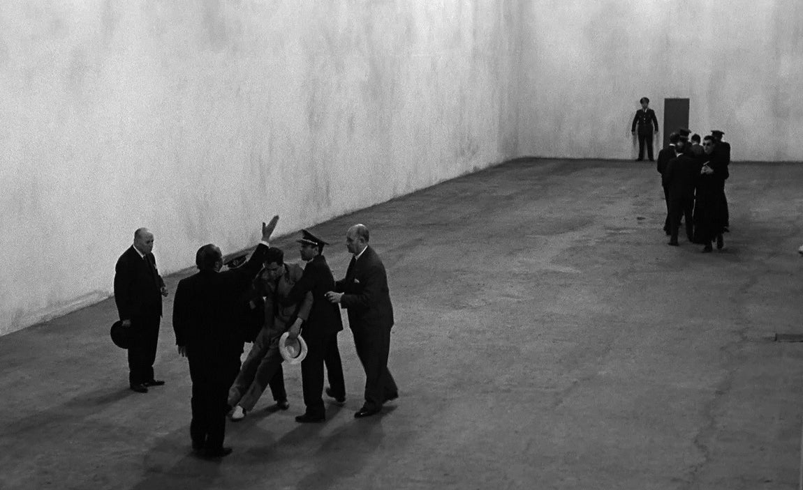 Todo Berlanga - FlixOlé. El sábado 12 se cumplen los 100 años del nacimiento del director más influyente –con permiso de Buñuel– del cine español: Luis García Berlanga. Entre las docenas de actos programados para estos días (exposición de la Academia de Cine en la Real Academia de Bellas Artes de San Fernando, ciclos por doquier en filmotecas...) ninguno puede superar al placer de revisitar la filmografía del valenciano. En FlixOlé están sus obras más populares: 'El verdugo', 'Plácido', 'Bienvenido Mr. Marshall', 'Los jueves, Milagro', la trilogía de Nacional ('La escopeta Nacional', 'Patrimonio Nacional' y 'Nacional III')... Y también sus obras menos conocidas y hasta un documental imprescindible, 'Por la gracia de Luis'. No se lo pierdan.