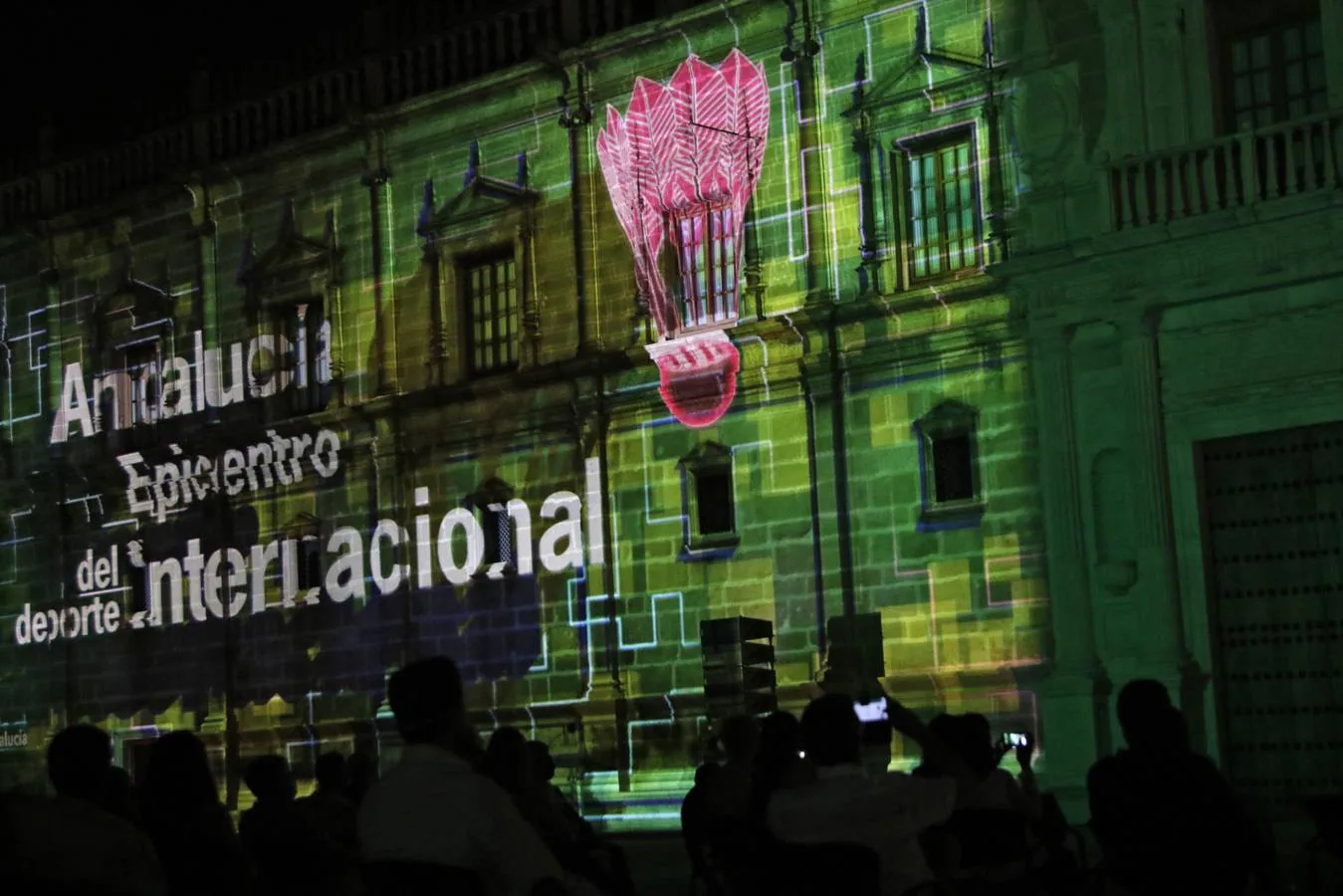 Eurocopa en Sevilla: espectáculo nocturno de luces de norte a sur de la ciudad