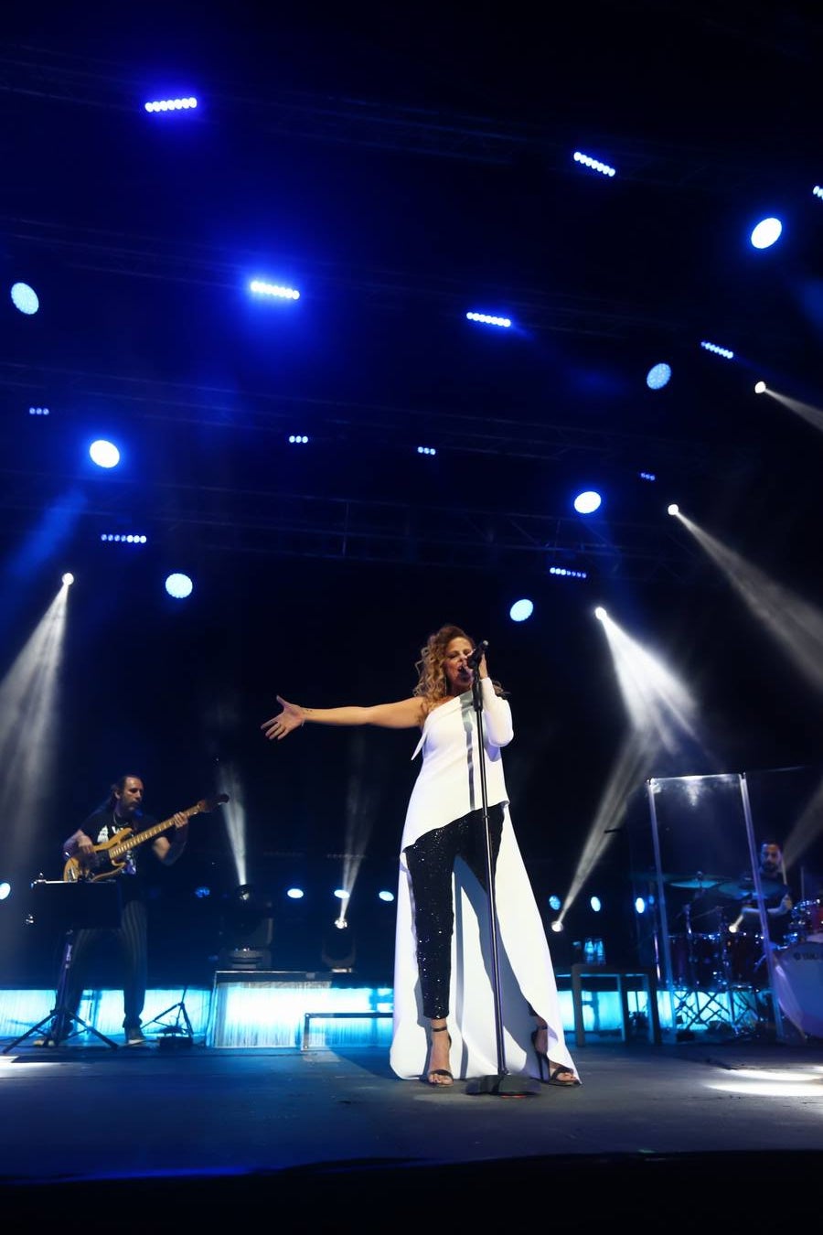 En imágenes, Pastora Soler hace vibrar a su público en su concierto de Córdoba