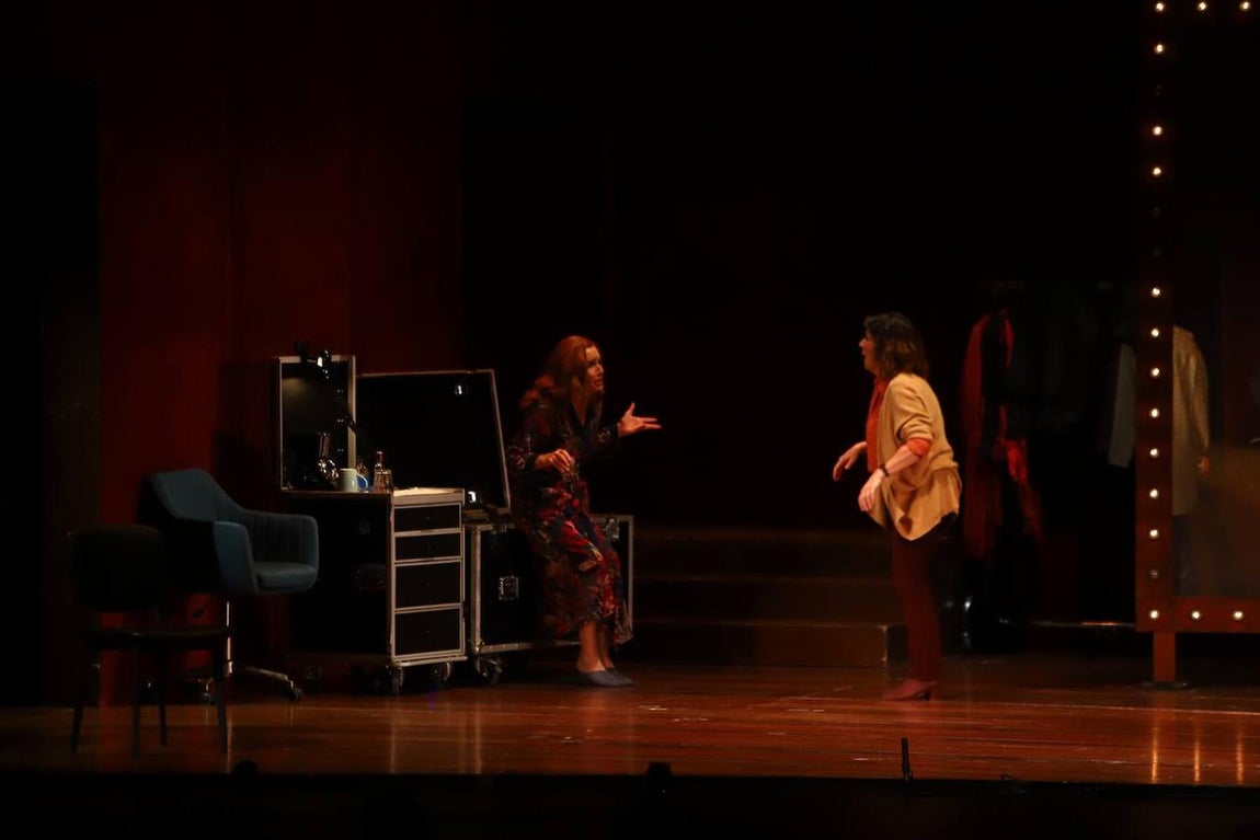 La representación de &#039;Eva contra Eva&#039;, en el Gran Teatro de Córdoba, en imágenes