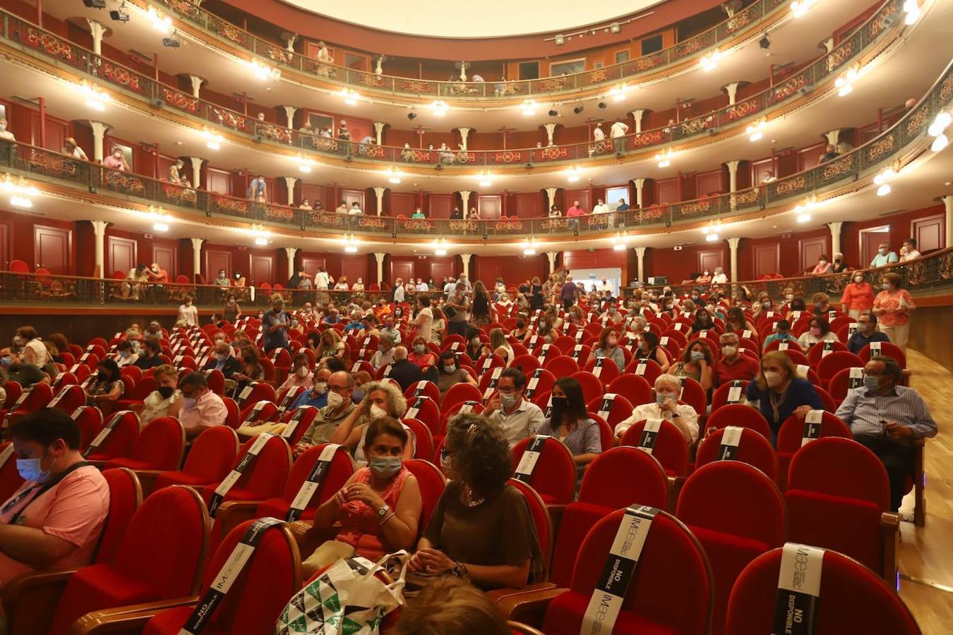 La representación de &#039;Eva contra Eva&#039;, en el Gran Teatro de Córdoba, en imágenes