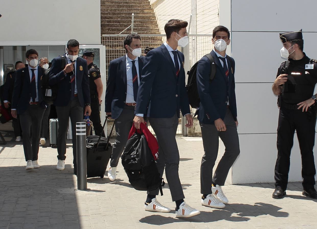 La selección española a su llegada en el aeropuerto de San Pablo