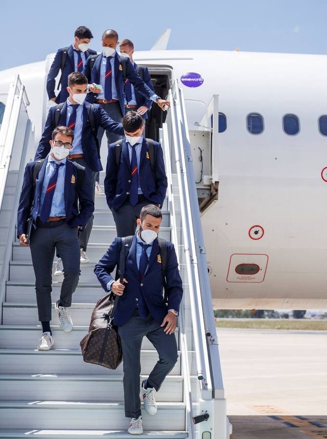 La selección española a su llegada en el aeropuerto de San Pablo