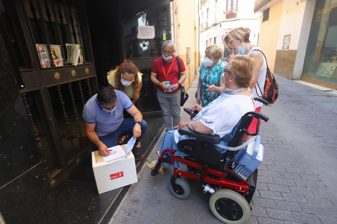 La votación de las primarias del PSOE de Andalucía en Córdoba, en imágenes