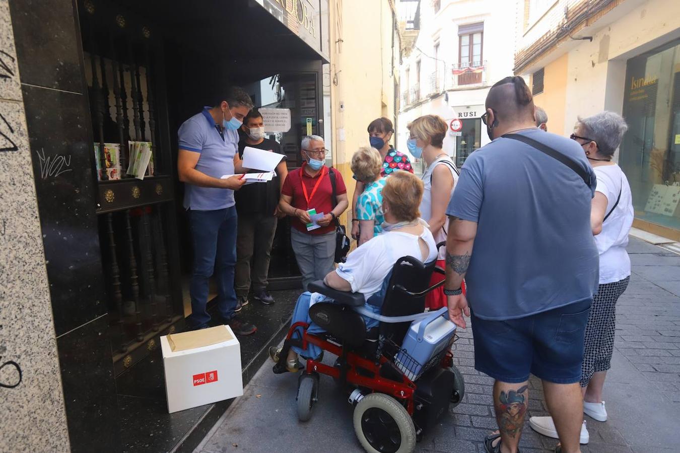 La votación de las primarias del PSOE de Andalucía en Córdoba, en imágenes