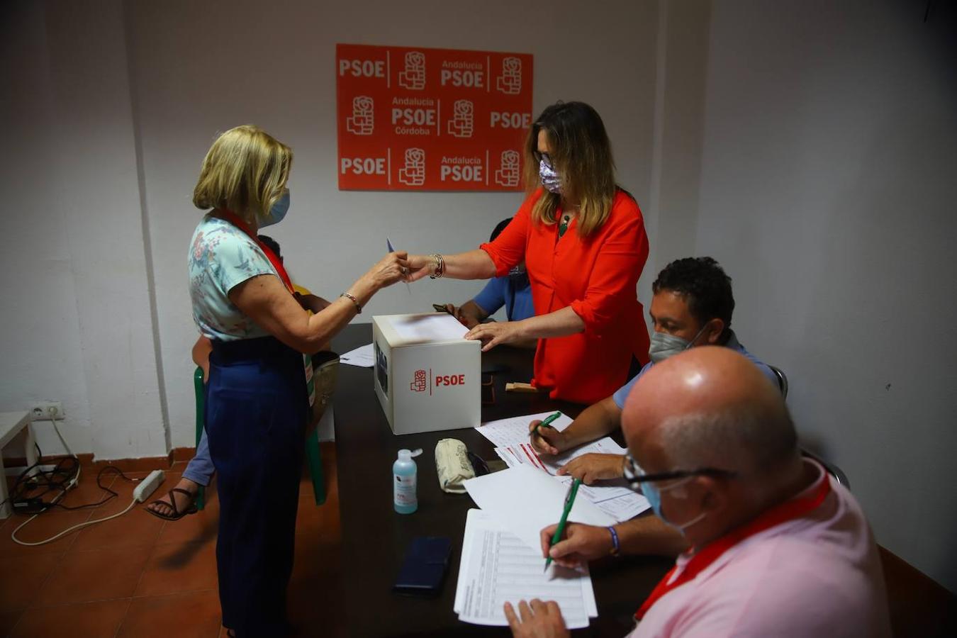 La votación de las primarias del PSOE de Andalucía en Córdoba, en imágenes