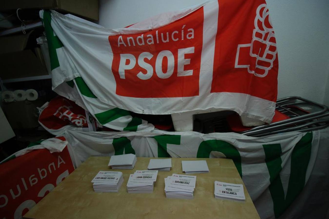 En imágenes, candidatos y militantes votan en las primarias del PSOE Andalucía en Sevilla